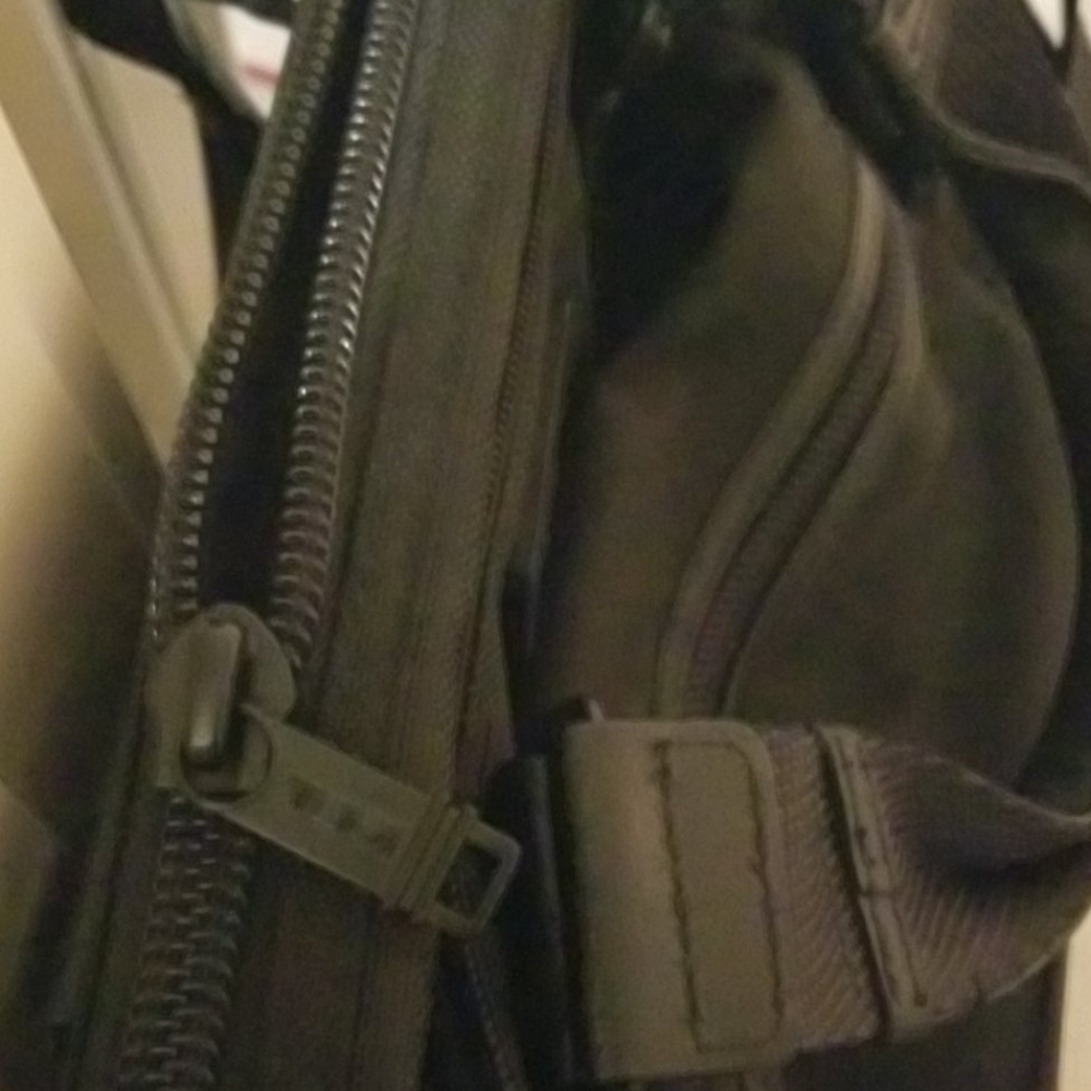 Tumi - Picture 6 of 8